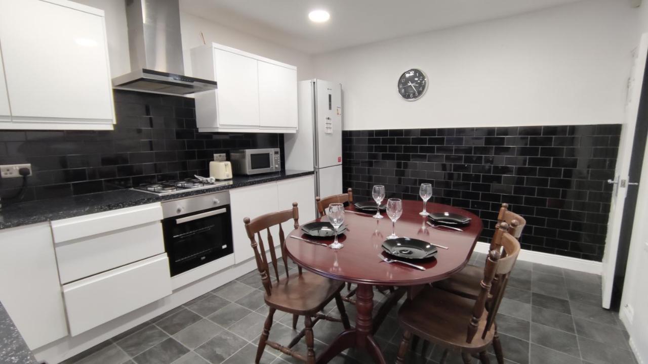 Lovely 2 Bedroom House Worsley Eksteriør billede